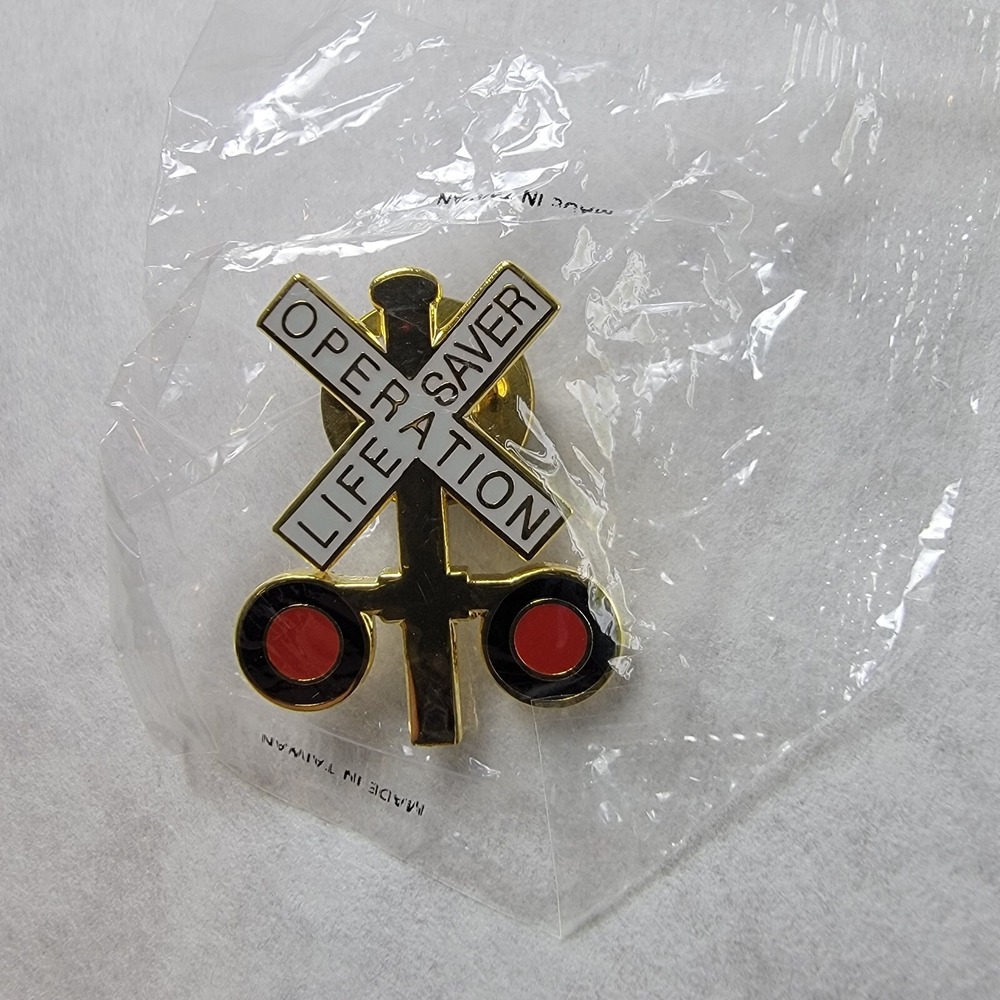 Amtrak Operation Lifesaver Railroad Crossing Lapel Pin Gold Tone Vintage Safety